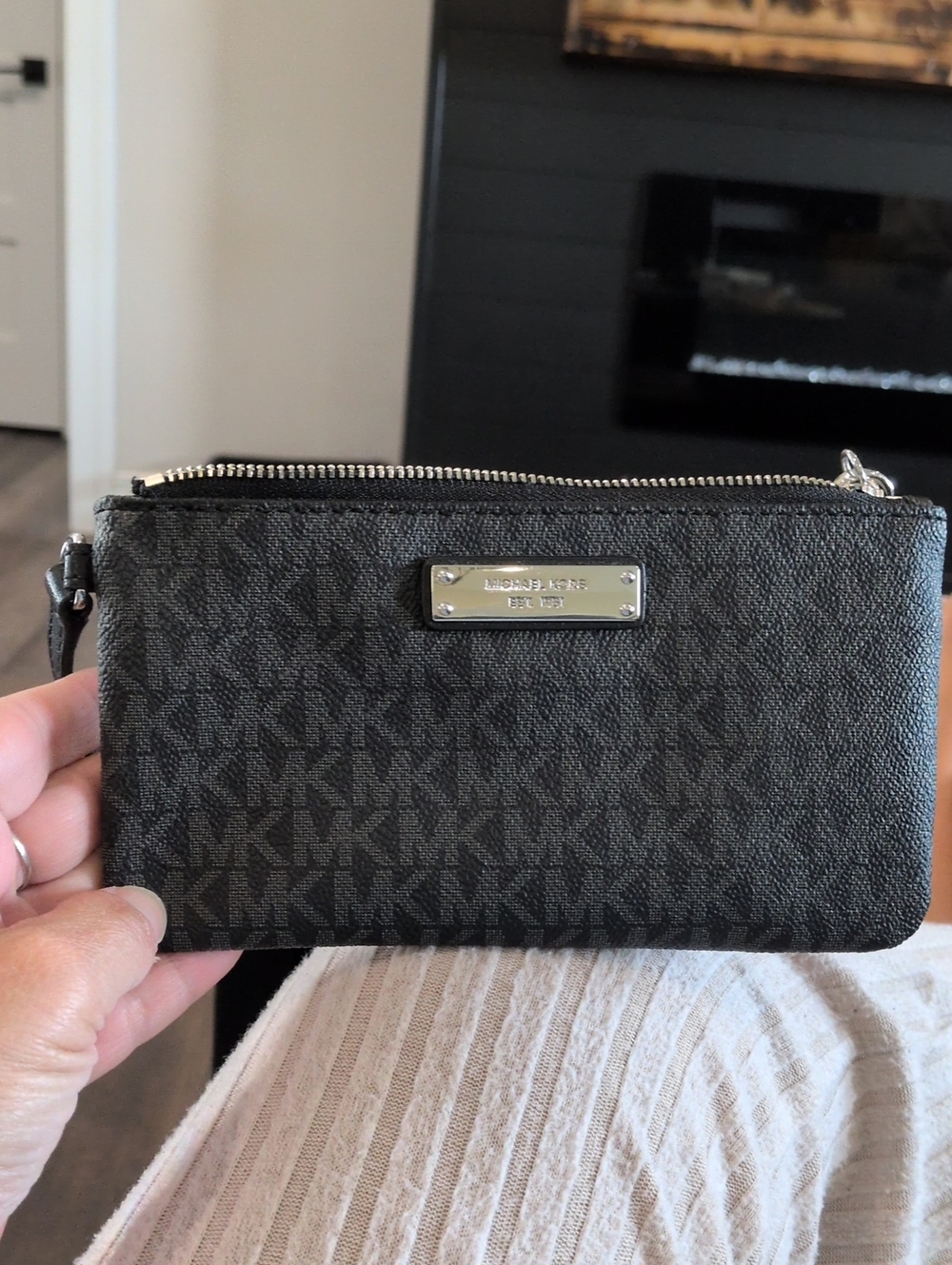 Michael Kors Black Signature MK Logo Wristlet Shoulder Bag Silver EUC